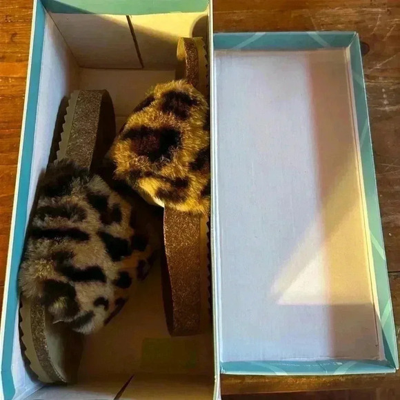 NWT X Appeal Teddie Leopard women’s slides sz 6, still in box - Picture 2 of 4